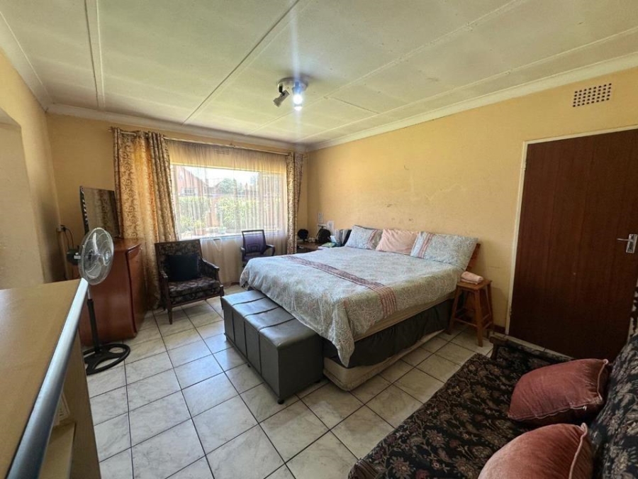 4 Bedroom Property for Sale in General Albertspark Gauteng