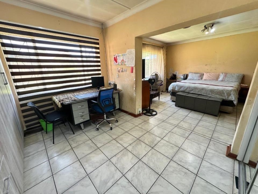 4 Bedroom Property for Sale in General Albertspark Gauteng