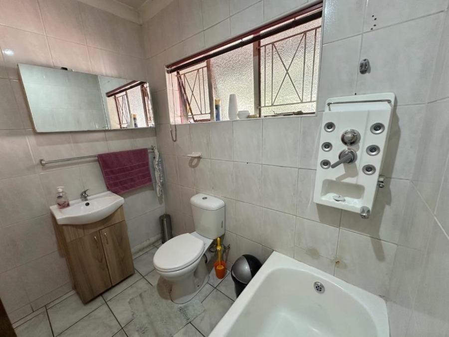 4 Bedroom Property for Sale in General Albertspark Gauteng