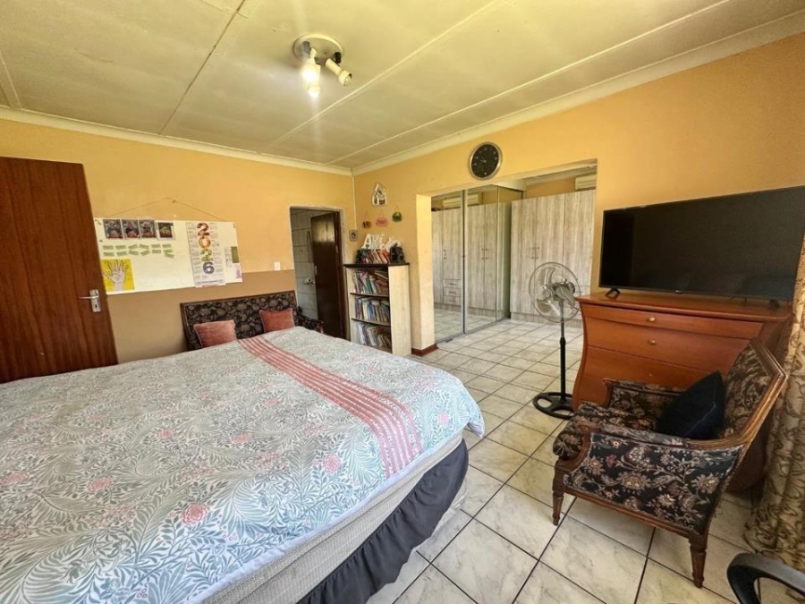 4 Bedroom Property for Sale in General Albertspark Gauteng