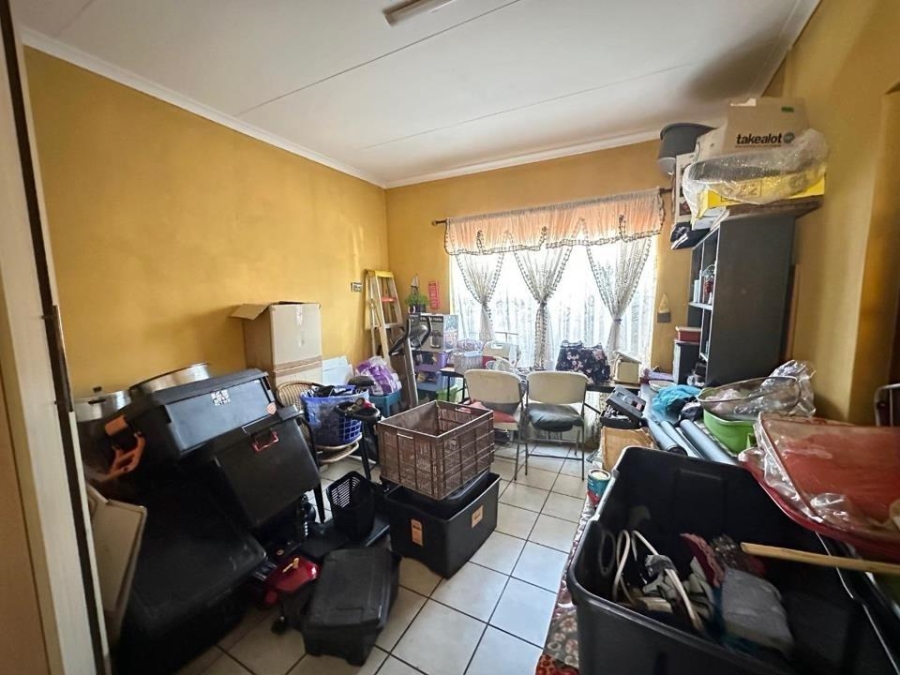 4 Bedroom Property for Sale in General Albertspark Gauteng