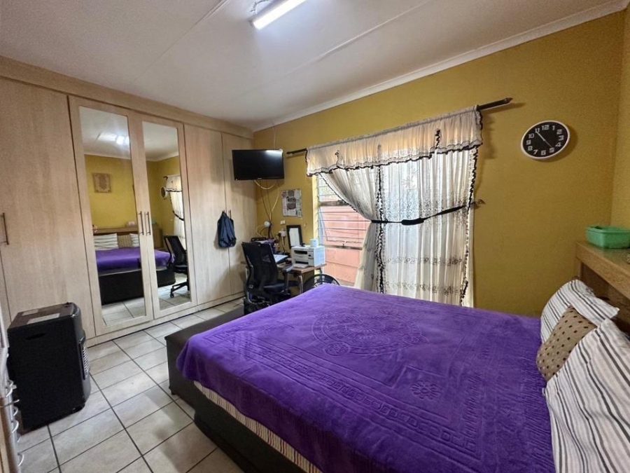 4 Bedroom Property for Sale in General Albertspark Gauteng