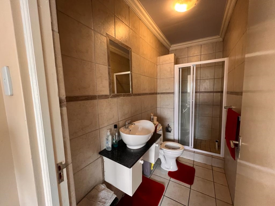 To Let 1 Bedroom Property for Rent in Buccleuch Gauteng