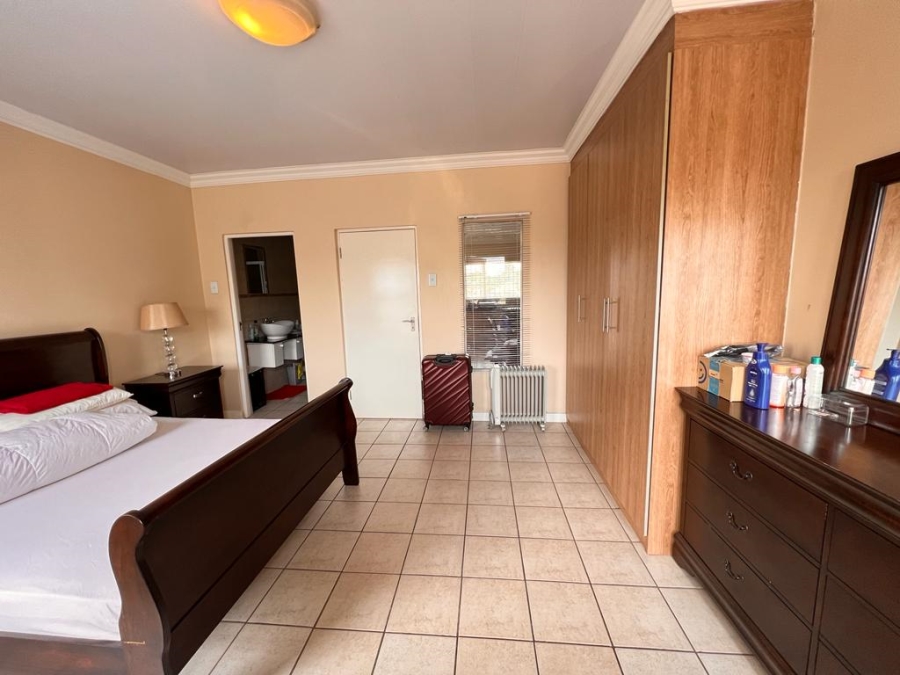 To Let 1 Bedroom Property for Rent in Buccleuch Gauteng