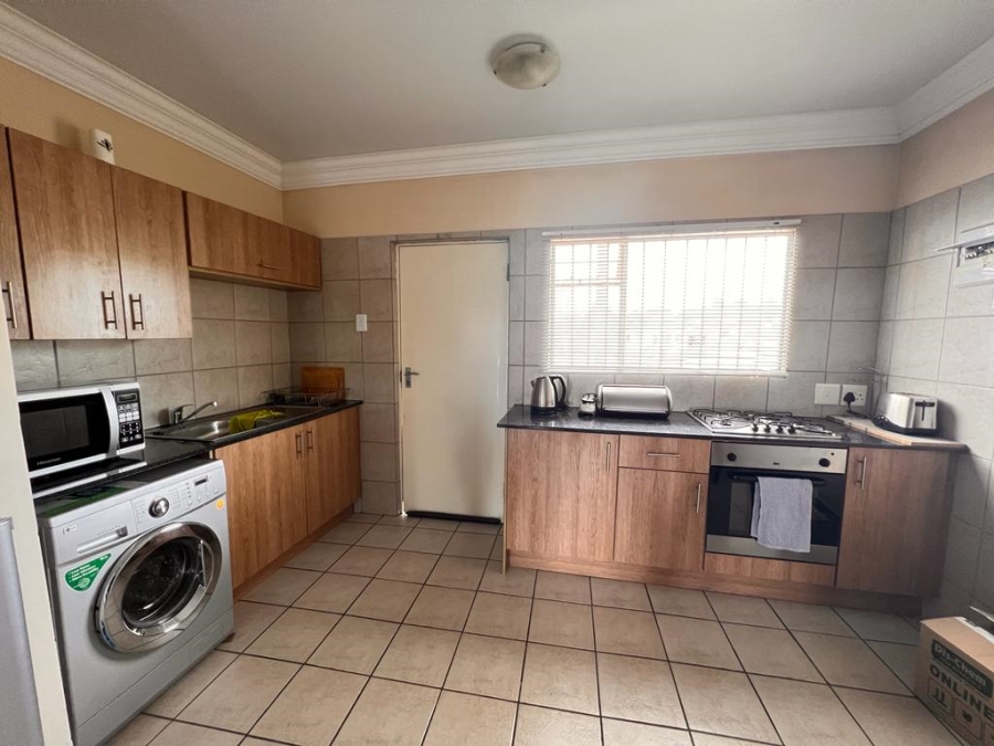 To Let 1 Bedroom Property for Rent in Buccleuch Gauteng