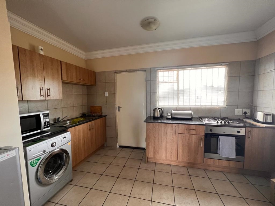 To Let 1 Bedroom Property for Rent in Buccleuch Gauteng