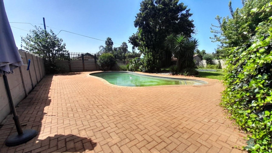 3 Bedroom Property for Sale in Birchleigh Gauteng