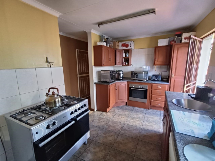 4 Bedroom Property for Sale in Zwartkop Gauteng