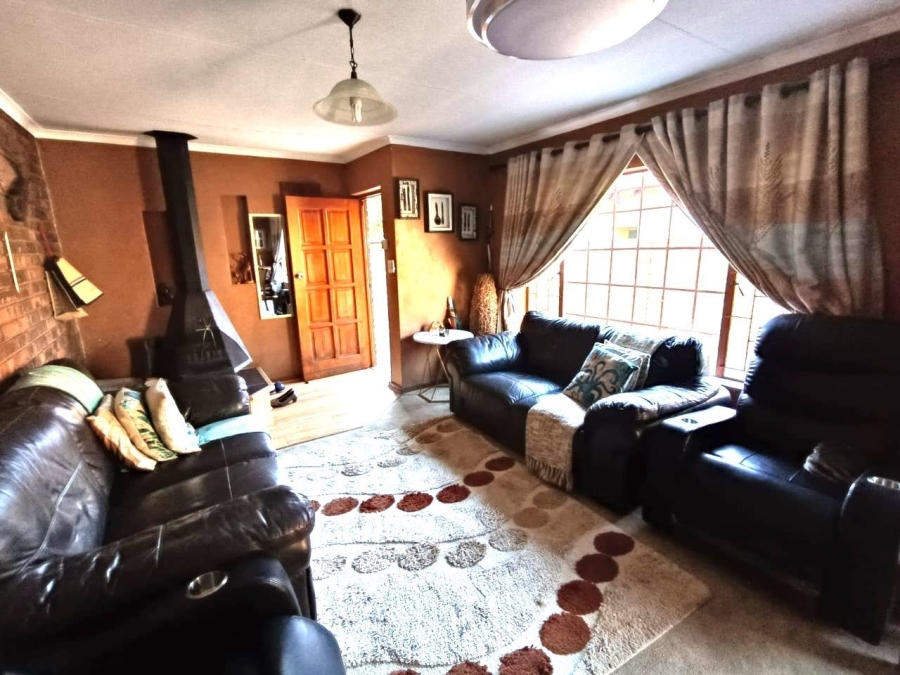 4 Bedroom Property for Sale in Zwartkop Gauteng