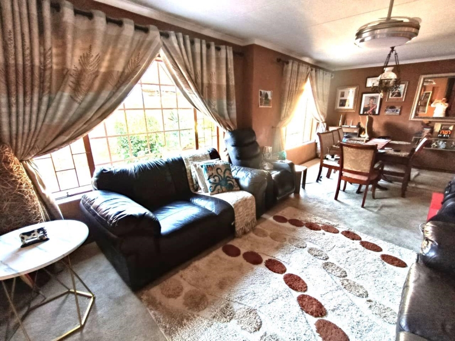 4 Bedroom Property for Sale in Zwartkop Gauteng