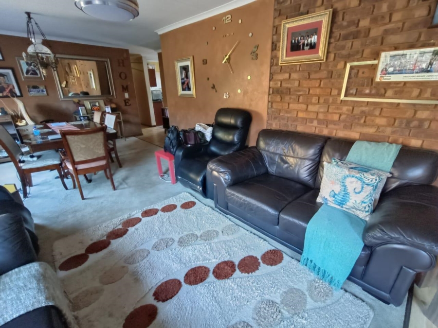 4 Bedroom Property for Sale in Zwartkop Gauteng