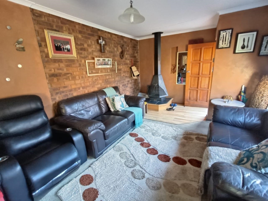 4 Bedroom Property for Sale in Zwartkop Gauteng