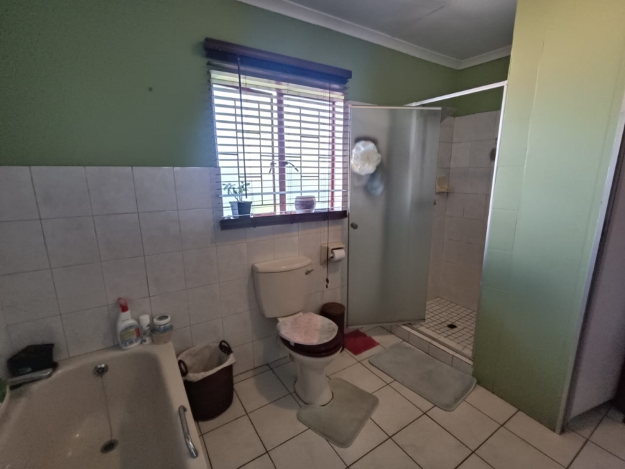 4 Bedroom Property for Sale in Zwartkop Gauteng