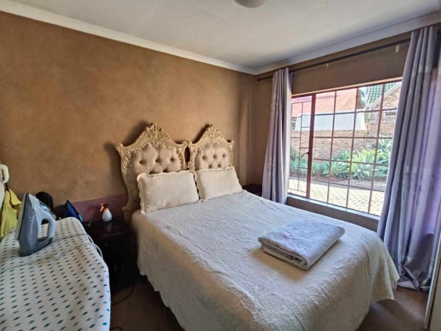 4 Bedroom Property for Sale in Zwartkop Gauteng