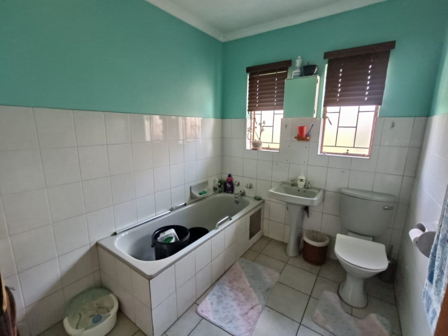 4 Bedroom Property for Sale in Zwartkop Gauteng