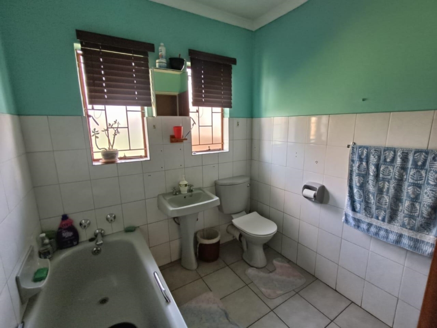 4 Bedroom Property for Sale in Zwartkop Gauteng