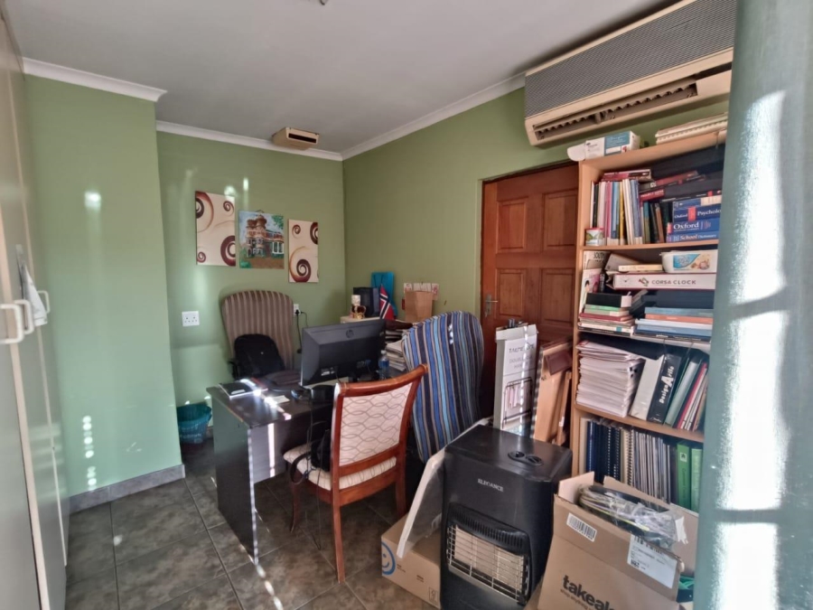 4 Bedroom Property for Sale in Zwartkop Gauteng