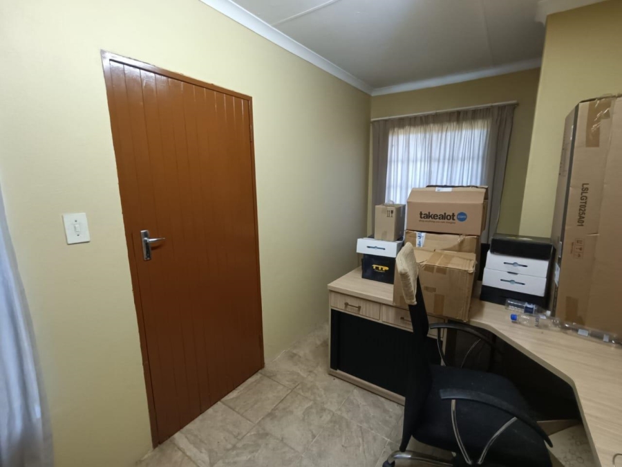 4 Bedroom Property for Sale in Zwartkop Gauteng