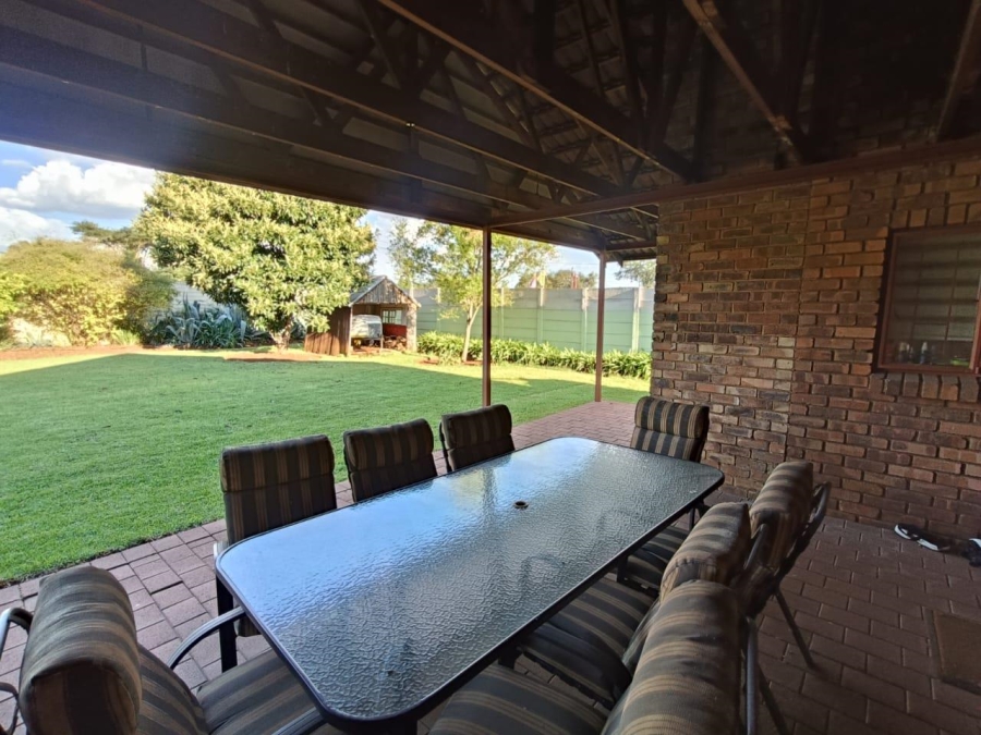 4 Bedroom Property for Sale in Zwartkop Gauteng
