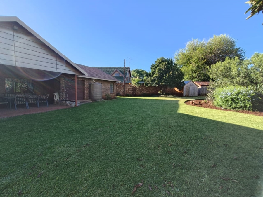 4 Bedroom Property for Sale in Zwartkop Gauteng