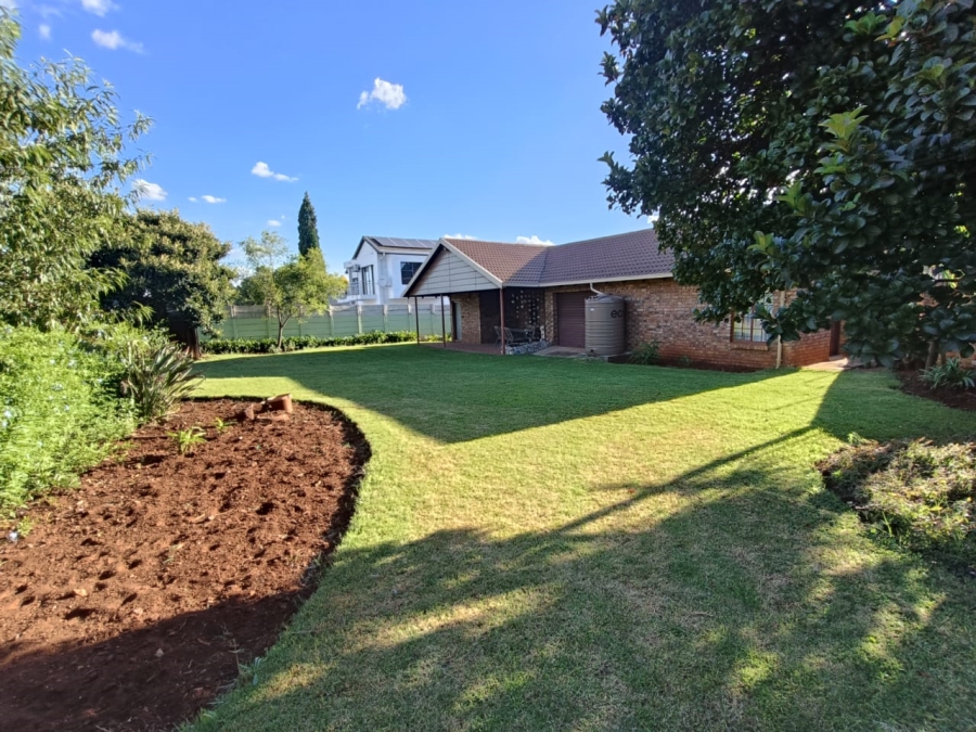 4 Bedroom Property for Sale in Zwartkop Gauteng