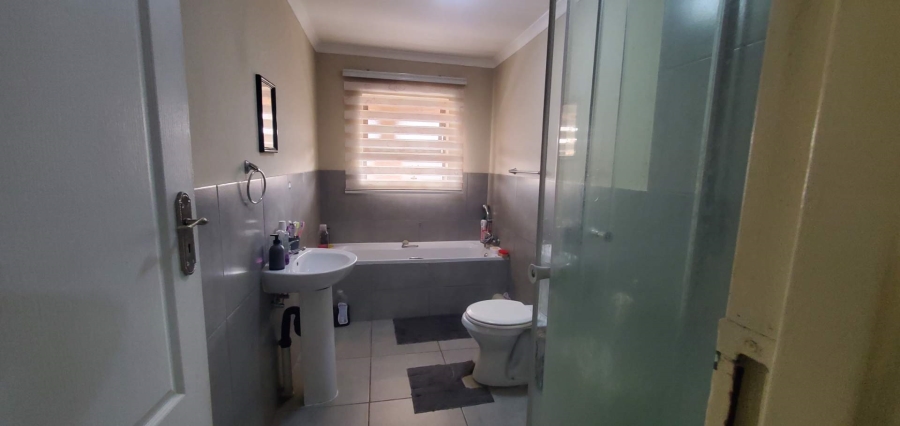 2 Bedroom Property for Sale in Florida Gauteng