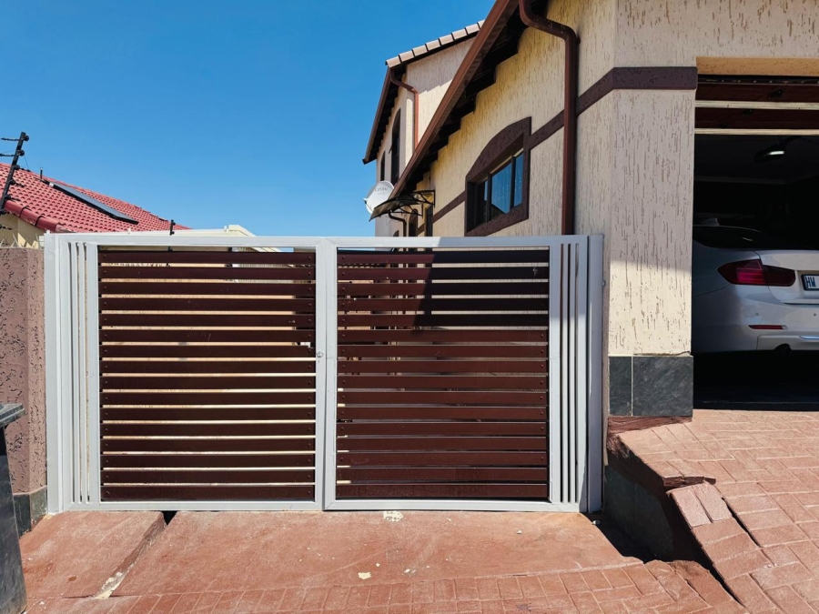3 Bedroom Property for Sale in Groblerpark Gauteng