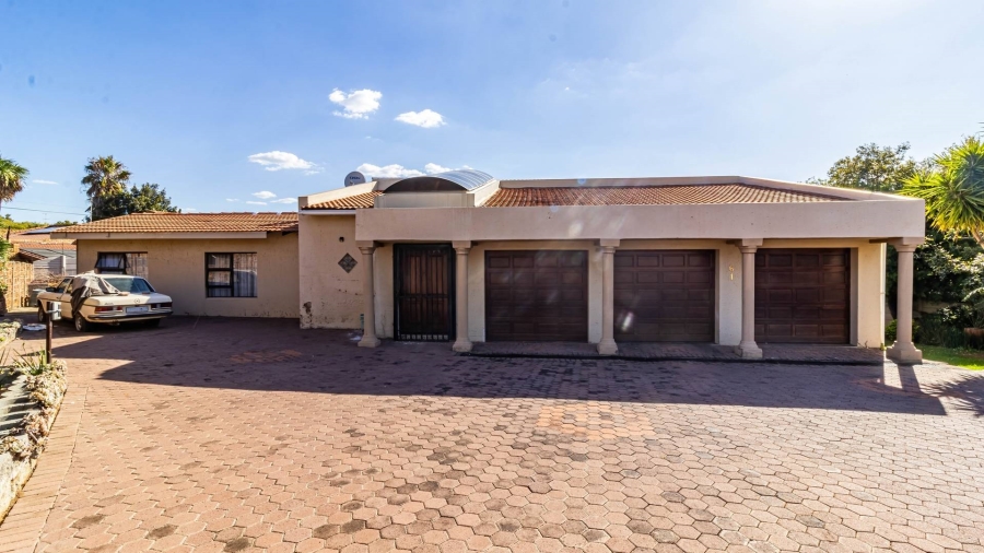 3 Bedroom Property for Sale in Mulbarton Gauteng
