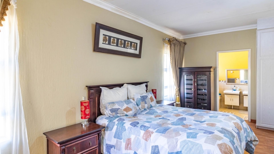 3 Bedroom Property for Sale in Mulbarton Gauteng