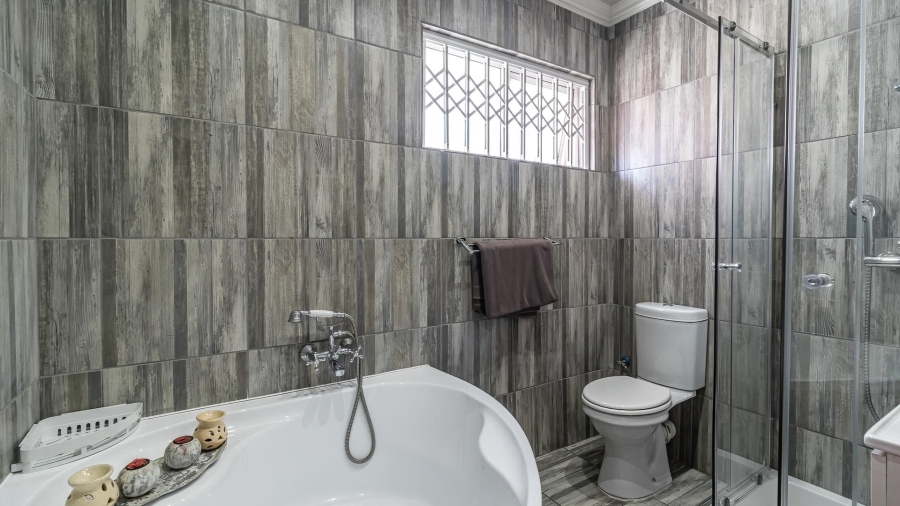 3 Bedroom Property for Sale in Brackenhurst Gauteng