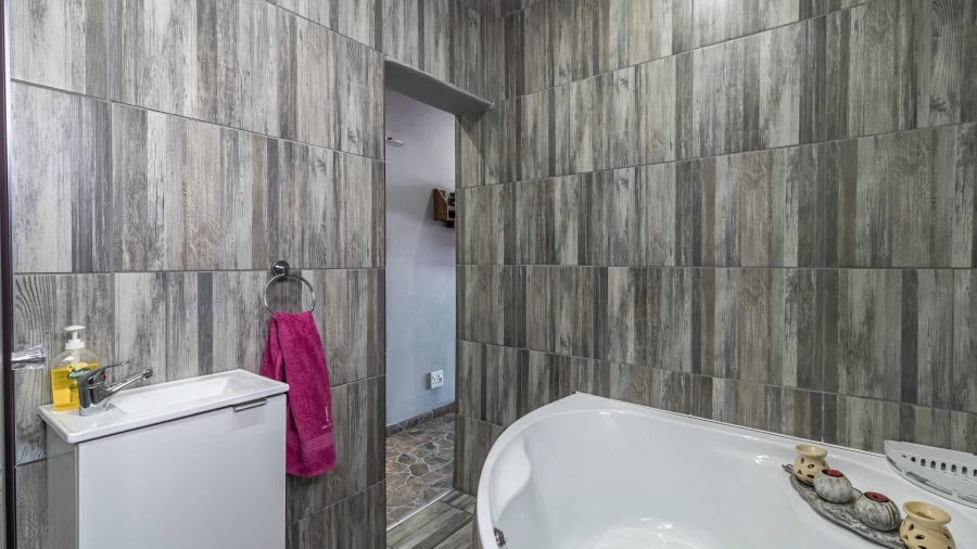 3 Bedroom Property for Sale in Brackenhurst Gauteng