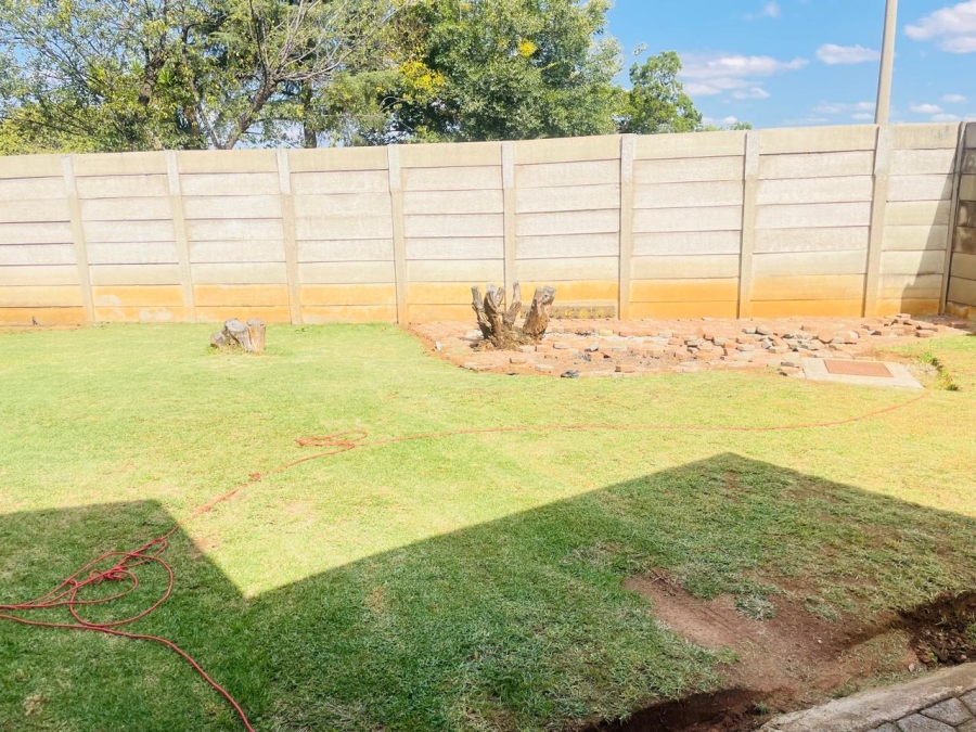 3 Bedroom Property for Sale in Lindhaven Gauteng