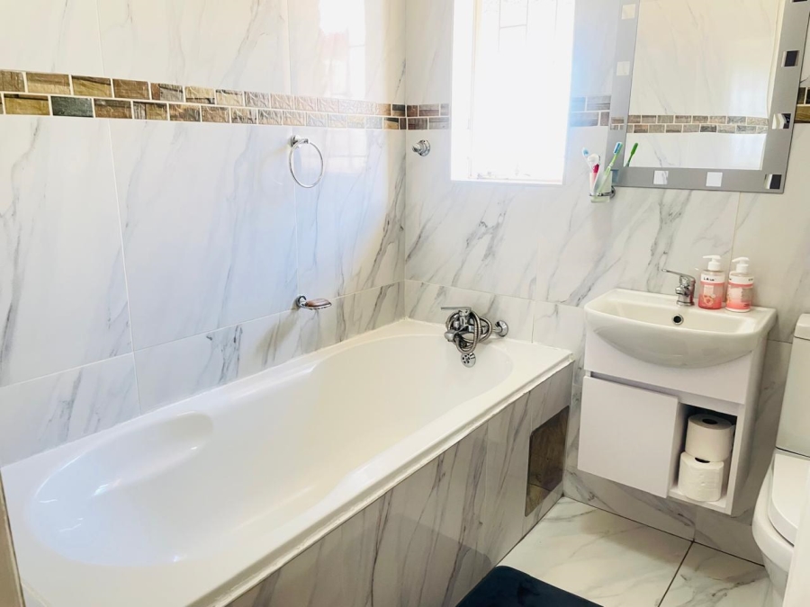 3 Bedroom Property for Sale in Lindhaven Gauteng
