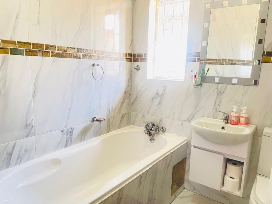 3 Bedroom Property for Sale in Lindhaven Gauteng