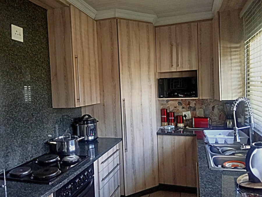 3 Bedroom Property for Sale in Brackendowns Gauteng