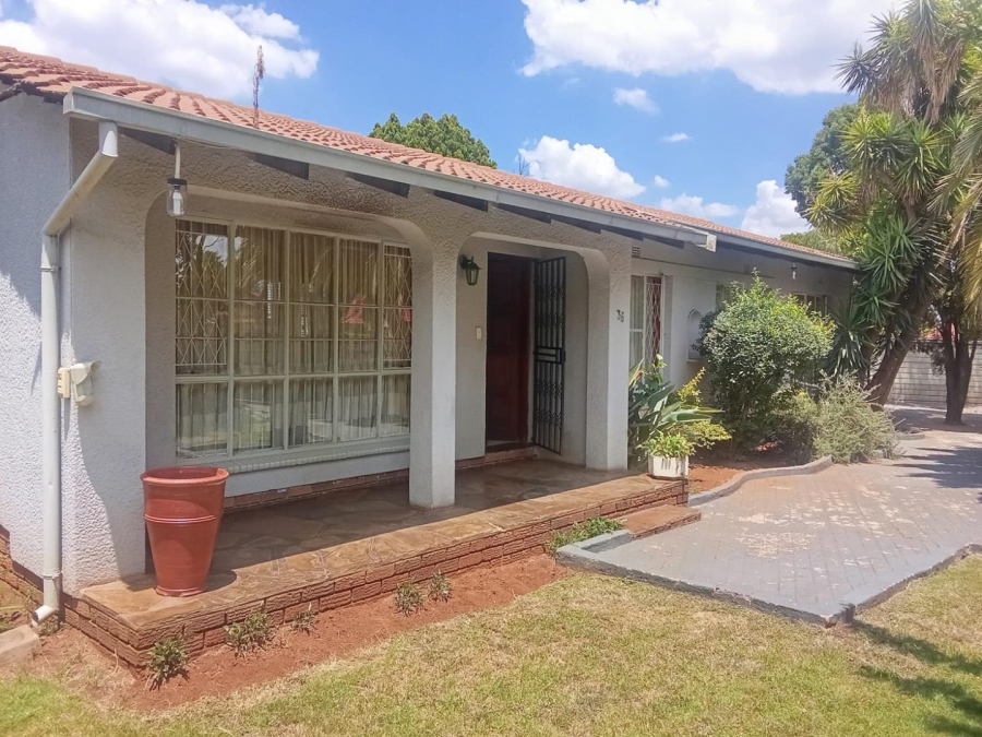 3 Bedroom Property for Sale in Brackendowns Gauteng