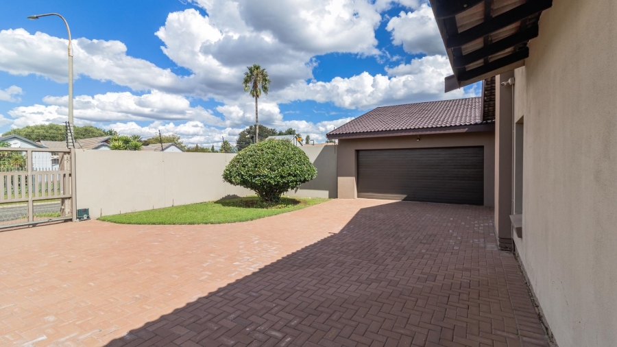 3 Bedroom Property for Sale in Brackenhurst Gauteng