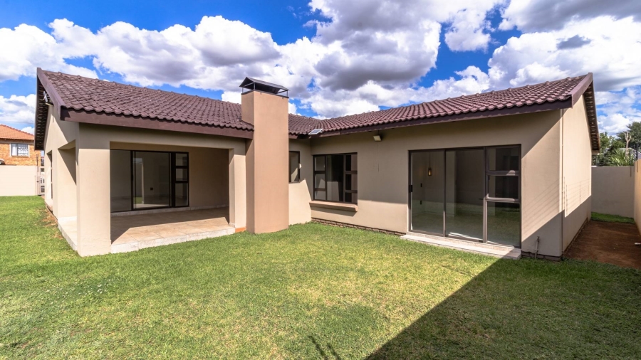 3 Bedroom Property for Sale in Brackenhurst Gauteng