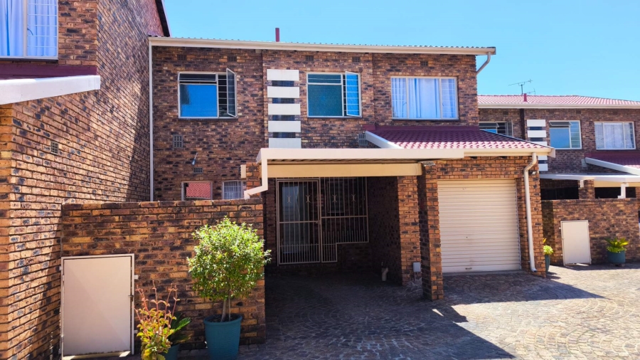 3 Bedroom Property for Sale in Brackenhurst Gauteng