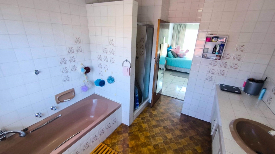 3 Bedroom Property for Sale in Brackenhurst Gauteng