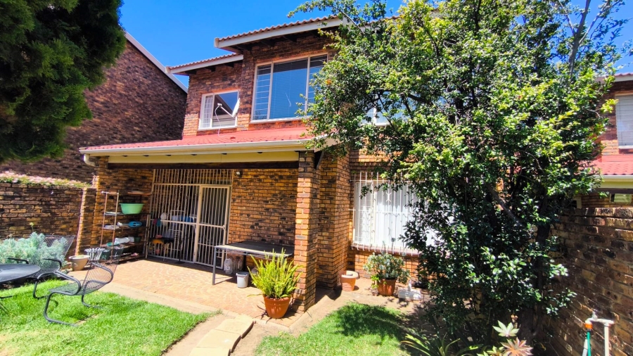 3 Bedroom Property for Sale in Brackenhurst Gauteng