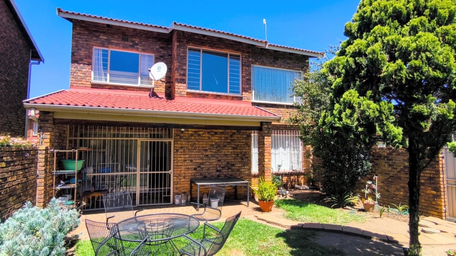 3 Bedroom Property for Sale in Brackenhurst Gauteng