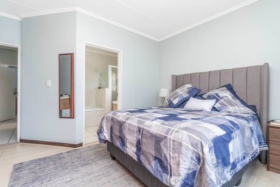 2 Bedroom Property for Sale in Sunninghill Gauteng