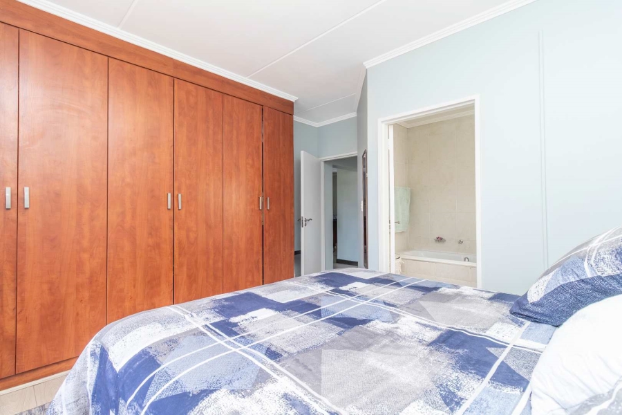 2 Bedroom Property for Sale in Sunninghill Gauteng