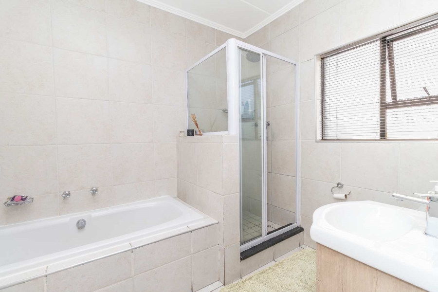 2 Bedroom Property for Sale in Sunninghill Gauteng