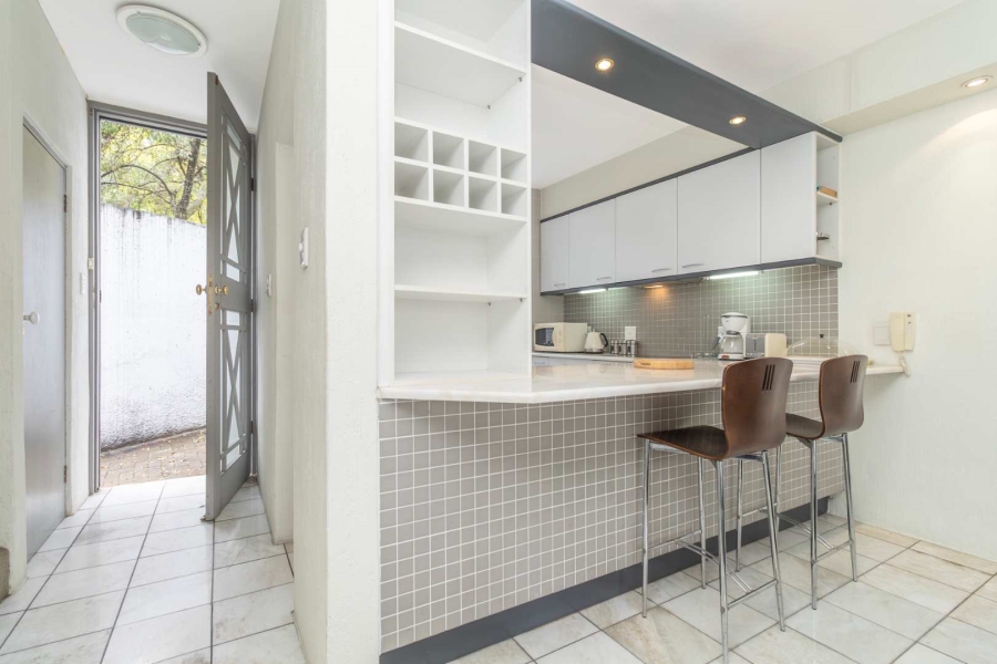 To Let 2 Bedroom Property for Rent in Hurlingham Manor Gauteng