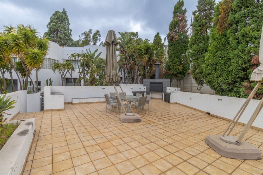 To Let 2 Bedroom Property for Rent in Hurlingham Manor Gauteng