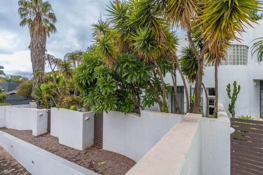 To Let 2 Bedroom Property for Rent in Hurlingham Manor Gauteng