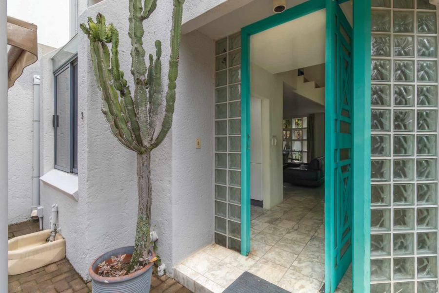 To Let 2 Bedroom Property for Rent in Hurlingham Manor Gauteng