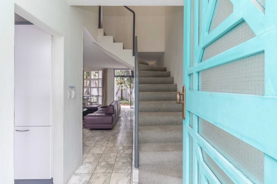 To Let 2 Bedroom Property for Rent in Hurlingham Manor Gauteng